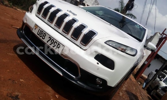 Nunua Ilio tumika Jeep Grand Cherokee Nyeupe Gari ndani ya Kampala nchini Uganda Nunua Ilio tumika Jeep Grand Cherokee Nyeupe Gari ndani ya Kampala nchini Uganda