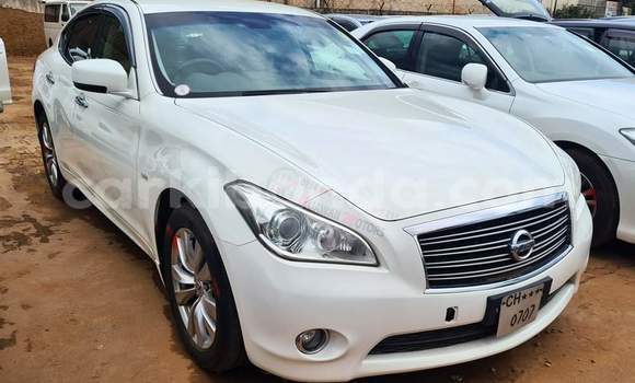 Acheter Occasion Voiture Nissan Fuga Blanc à Kampala, Ouganda