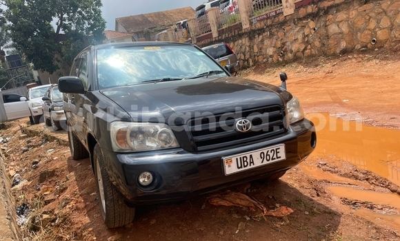 Gura Yakoze Toyota Kluger Black Imodoka i Kampala mu Uganda