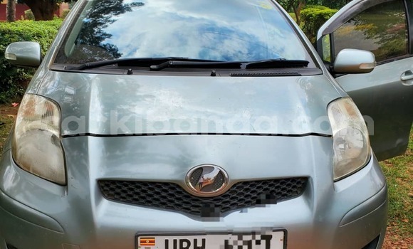 Gura Yakoze Toyota Vitz Silver Imodoka i Kampala mu Uganda Gura Yakoze Toyota Vitz Silver Imodoka i Kampala mu Uganda