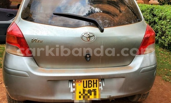 Gura Yakoze Toyota Vitz Silver Imodoka i Kampala mu Uganda Gura Yakoze Toyota Vitz Silver Imodoka i Kampala mu Uganda