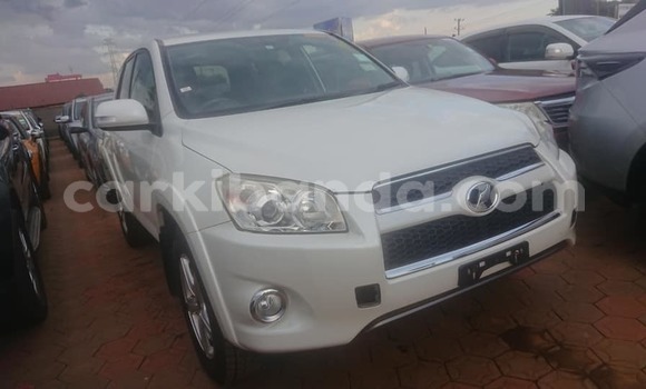 Acheter Occasion Voiture Toyota RAV4 Blanc à Kampala, Ouganda