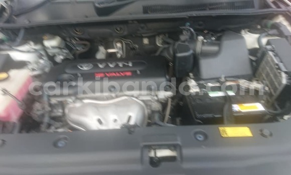 Gura Yakoze Toyota RAV4 White Imodoka i Kampala mu Uganda Gura Yakoze Toyota RAV4 White Imodoka i Kampala mu Uganda