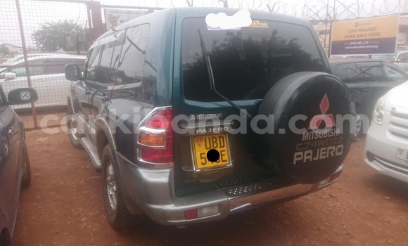Gura Yakoze Mitsubishi Pajero Green Imodoka i Kampala mu Uganda Gura Yakoze Mitsubishi Pajero Green Imodoka i Kampala mu Uganda