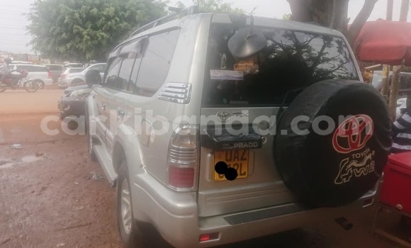 Gura Yakoze Toyota Land Cruiser Prado Silver Imodoka i Kampala mu Uganda Gura Yakoze Toyota Land Cruiser Prado Silver Imodoka i Kampala mu Uganda