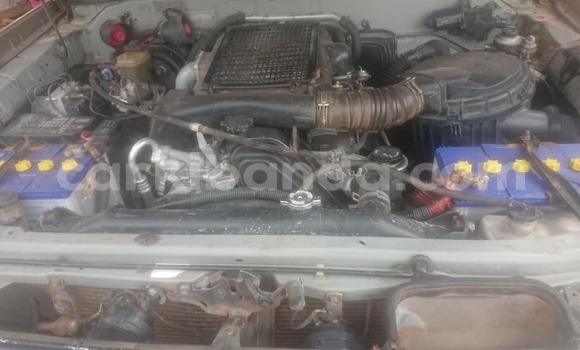 Gura Yakoze Toyota Land Cruiser Prado Silver Imodoka i Kampala mu Uganda Gura Yakoze Toyota Land Cruiser Prado Silver Imodoka i Kampala mu Uganda