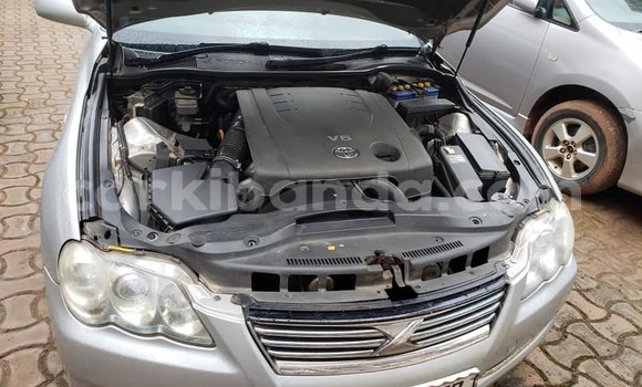 Gura Yakoze Toyota Mark X Silver Imodoka i Kampala mu Uganda Gura Yakoze Toyota Mark X Silver Imodoka i Kampala mu Uganda