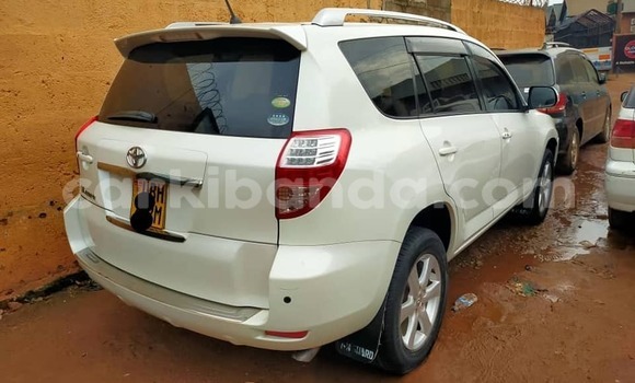 Gura Yakoze Toyota Vanguard White Imodoka i Kampala mu Uganda Gura Yakoze Toyota Vanguard White Imodoka i Kampala mu Uganda