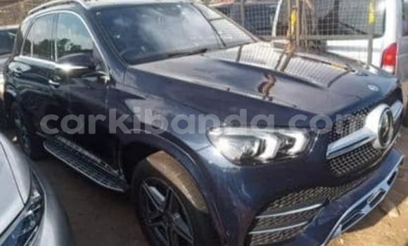 Gura Yakoze Mercedes‒Benz GLE Blue Imodoka i Kampala mu Uganda