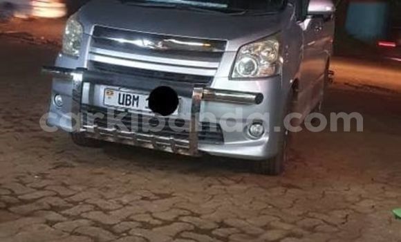Gura Yakoze Toyota Noah Silver Imodoka i Kampala mu Uganda Gura Yakoze Toyota Noah Silver Imodoka i Kampala mu Uganda