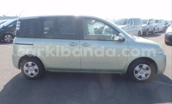 Acheter Occasion Voiture Toyota Sienta Vert à Kampala, Ouganda