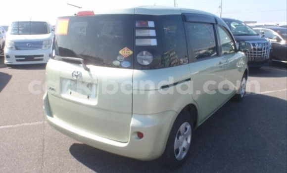 Gura Yakoze Toyota Sienta Green Imodoka i Kampala mu Uganda Gura Yakoze Toyota Sienta Green Imodoka i Kampala mu Uganda
