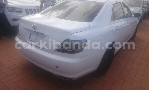 Gura Yakoze Toyota Mark X White Imodoka i Kampala mu Uganda Gura Yakoze Toyota Mark X White Imodoka i Kampala mu Uganda