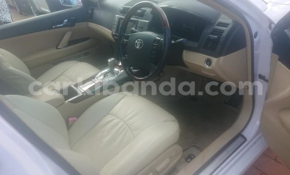 Gura Yakoze Toyota Mark X White Imodoka i Kampala mu Uganda Gura Yakoze Toyota Mark X White Imodoka i Kampala mu Uganda