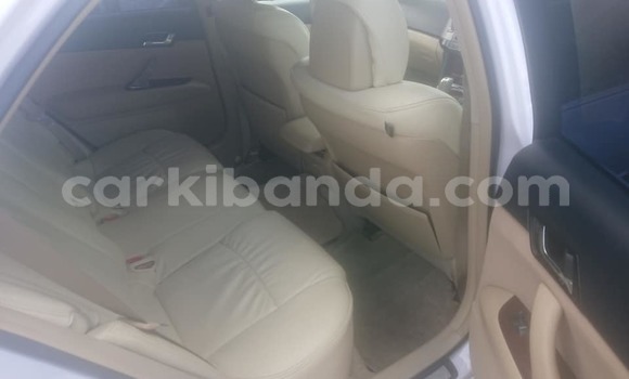 Gura Yakoze Toyota Mark X White Imodoka i Kampala mu Uganda Gura Yakoze Toyota Mark X White Imodoka i Kampala mu Uganda