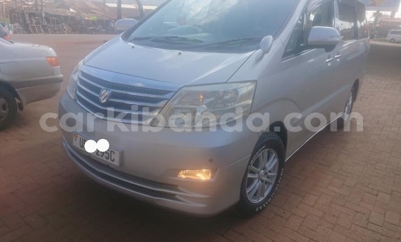 Nunua Ilio tumika Toyota Alphard Fedha Gari ndani ya Kampala nchini Uganda