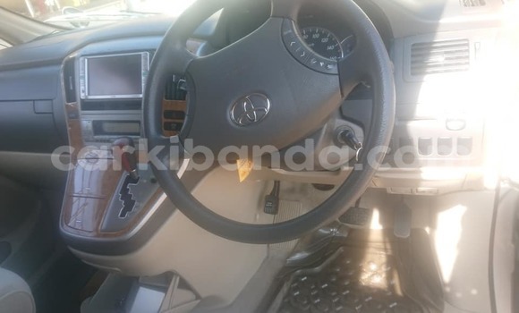 Gura Yakoze Toyota Alphard Silver Imodoka i Kampala mu Uganda Gura Yakoze Toyota Alphard Silver Imodoka i Kampala mu Uganda