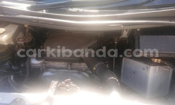 Gura Yakoze Toyota Alphard Silver Imodoka i Kampala mu Uganda Gura Yakoze Toyota Alphard Silver Imodoka i Kampala mu Uganda