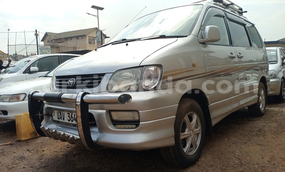 Gura Yakoze Toyota Noah Silver Imodoka i Kampala mu Uganda Gura Yakoze Toyota Noah Silver Imodoka i Kampala mu Uganda