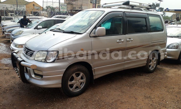 Gura Yakoze Toyota Noah Silver Imodoka i Kampala mu Uganda Gura Yakoze Toyota Noah Silver Imodoka i Kampala mu Uganda