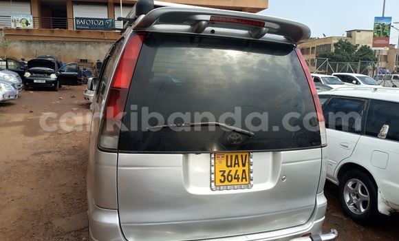 Gura Yakoze Toyota Noah Silver Imodoka i Kampala mu Uganda Gura Yakoze Toyota Noah Silver Imodoka i Kampala mu Uganda
