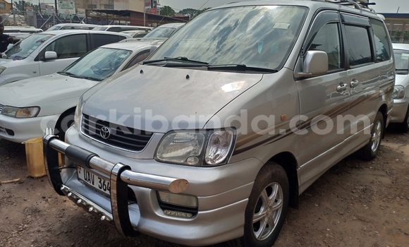 Gura Yakoze Toyota Noah Silver Imodoka i Kampala mu Uganda Gura Yakoze Toyota Noah Silver Imodoka i Kampala mu Uganda