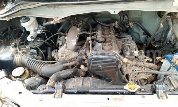 Gura Yakoze Toyota Noah Silver Imodoka i Kampala mu Uganda Gura Yakoze Toyota Noah Silver Imodoka i Kampala mu Uganda