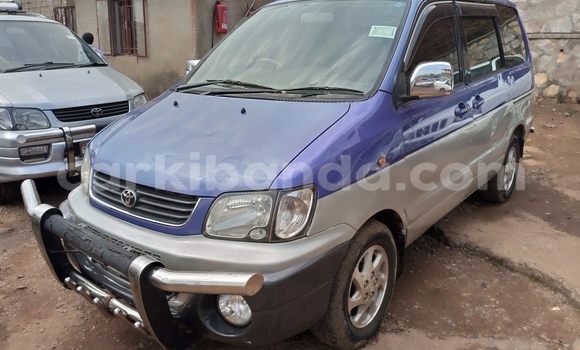 Gura Yakoze Toyota Noah Blue Imodoka i Kampala mu Uganda Gura Yakoze Toyota Noah Blue Imodoka i Kampala mu Uganda