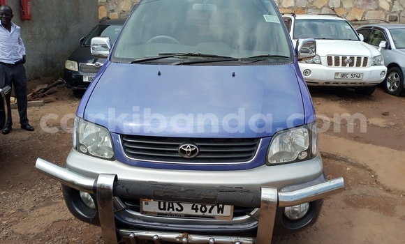 Gura Yakoze Toyota Noah Blue Imodoka i Kampala mu Uganda Gura Yakoze Toyota Noah Blue Imodoka i Kampala mu Uganda