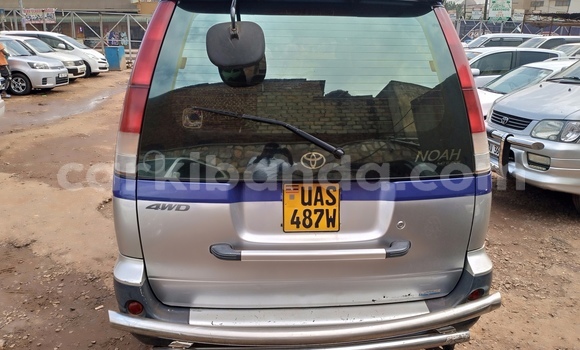 Gura Yakoze Toyota Noah Blue Imodoka i Kampala mu Uganda Gura Yakoze Toyota Noah Blue Imodoka i Kampala mu Uganda