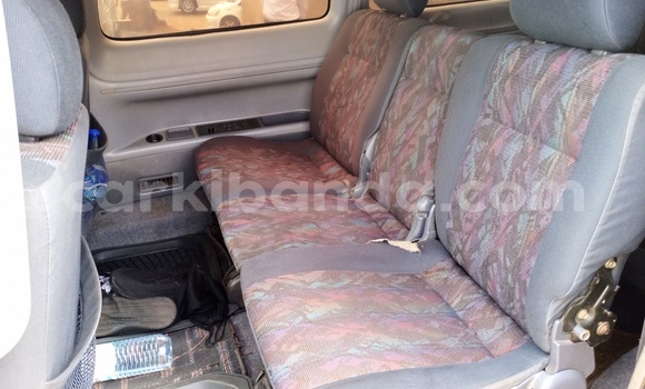 Gura Yakoze Toyota Noah Blue Imodoka i Kampala mu Uganda Gura Yakoze Toyota Noah Blue Imodoka i Kampala mu Uganda