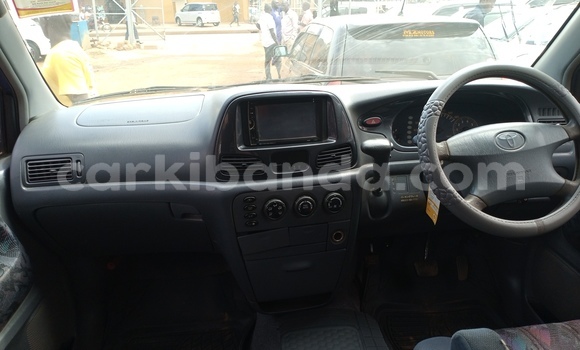 Gura Yakoze Toyota Noah Blue Imodoka i Kampala mu Uganda Gura Yakoze Toyota Noah Blue Imodoka i Kampala mu Uganda