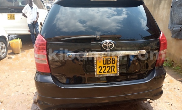 Gura Yakoze Toyota Wish Black Imodoka i Kampala mu Uganda Gura Yakoze Toyota Wish Black Imodoka i Kampala mu Uganda