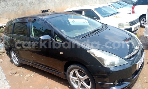 Gura Yakoze Toyota Wish Black Imodoka i Kampala mu Uganda Gura Yakoze Toyota Wish Black Imodoka i Kampala mu Uganda