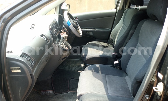 Gura Yakoze Toyota Wish Black Imodoka i Kampala mu Uganda Gura Yakoze Toyota Wish Black Imodoka i Kampala mu Uganda