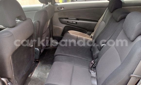 Gura Yakoze Toyota Wish Black Imodoka i Kampala mu Uganda Gura Yakoze Toyota Wish Black Imodoka i Kampala mu Uganda