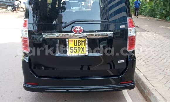 Nunua Ilio tumika Toyota Noah Nyeusi Gari ndani ya Kampala nchini Uganda Nunua Ilio tumika Toyota Noah Nyeusi Gari ndani ya Kampala nchini Uganda