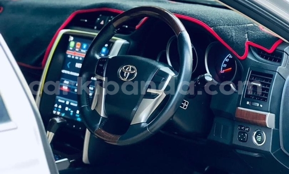 Nunua Ilio tumika Toyota Mark X Fedha Gari ndani ya Kampala nchini Uganda Nunua Ilio tumika Toyota Mark X Fedha Gari ndani ya Kampala nchini Uganda