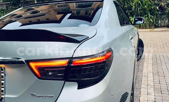 Nunua Ilio tumika Toyota Mark X Fedha Gari ndani ya Kampala nchini Uganda Nunua Ilio tumika Toyota Mark X Fedha Gari ndani ya Kampala nchini Uganda