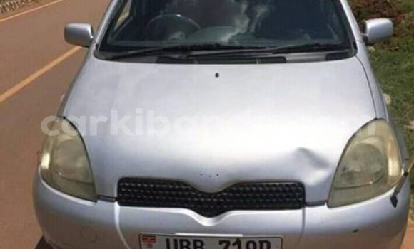 Acheter Import Voiture Toyota Vitz Gris à Kampala, Ouganda Acheter Import Voiture Toyota Vitz Gris à Kampala, Ouganda
