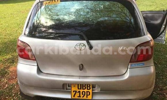 Acheter Import Voiture Toyota Vitz Gris à Kampala, Ouganda Acheter Import Voiture Toyota Vitz Gris à Kampala, Ouganda