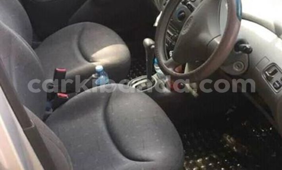 Acheter Import Voiture Toyota Vitz Gris à Kampala, Ouganda Acheter Import Voiture Toyota Vitz Gris à Kampala, Ouganda