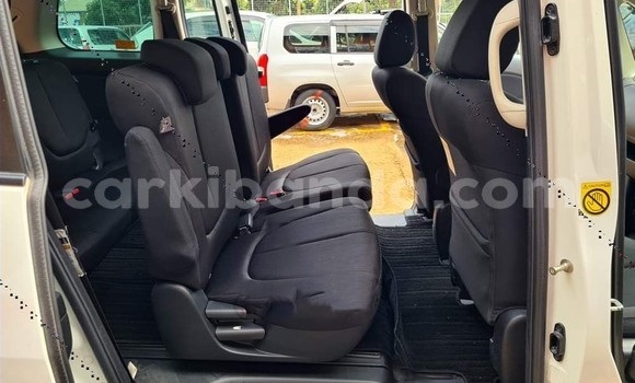 Acheter Occasion Voiture Mazda 2 Blanc à Kampala, Ouganda Acheter Occasion Voiture Mazda 2 Blanc à Kampala, Ouganda