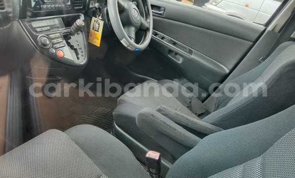 Gura Yakoze Toyota Wish Black Imodoka i Kampala mu Uganda Gura Yakoze Toyota Wish Black Imodoka i Kampala mu Uganda