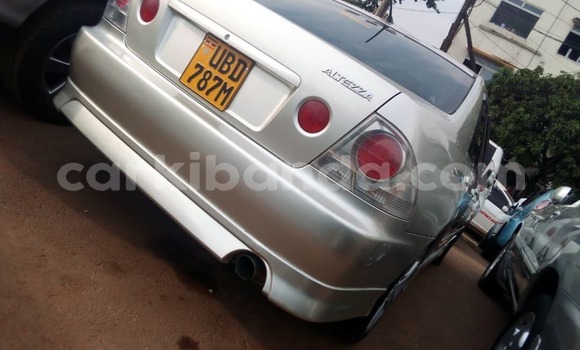 Nunua Ilio tumika Toyota Altezza Fedha Gari ndani ya Kampala nchini Uganda Nunua Ilio tumika Toyota Altezza Fedha Gari ndani ya Kampala nchini Uganda