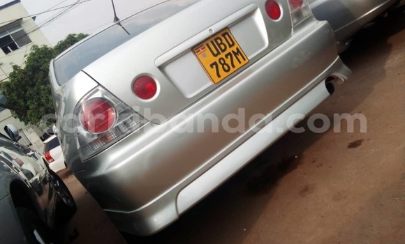 Nunua Ilio tumika Toyota Altezza Fedha Gari ndani ya Kampala nchini Uganda Nunua Ilio tumika Toyota Altezza Fedha Gari ndani ya Kampala nchini Uganda