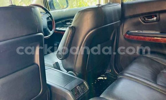 Gura Yakoze Toyota Harrier Black Imodoka i Kampala mu Uganda Gura Yakoze Toyota Harrier Black Imodoka i Kampala mu Uganda