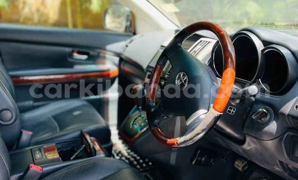 Gura Yakoze Toyota Harrier Black Imodoka i Kampala mu Uganda Gura Yakoze Toyota Harrier Black Imodoka i Kampala mu Uganda