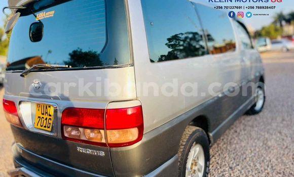 Gura Yakoze Toyota Regius Silver Imodoka i Kampala mu Uganda Gura Yakoze Toyota Regius Silver Imodoka i Kampala mu Uganda