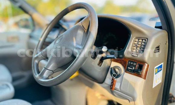 Gura Yakoze Toyota Regius Silver Imodoka i Kampala mu Uganda Gura Yakoze Toyota Regius Silver Imodoka i Kampala mu Uganda